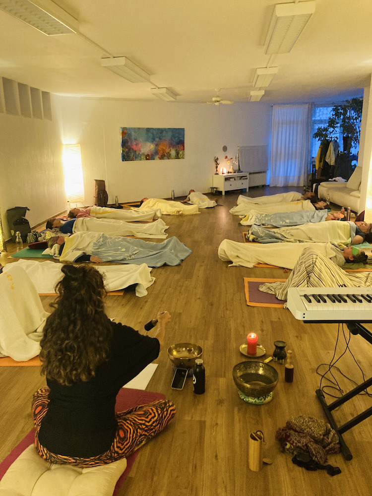 Yoga meets Piano & Handpan